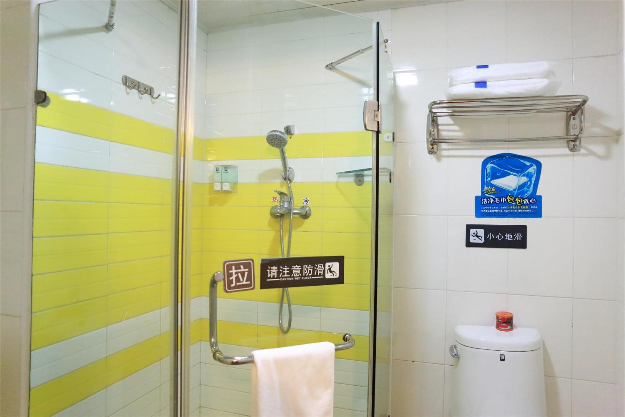 7Days Inn Guangzhou South Railway Station Huijiang Subway Station מראה חיצוני תמונה