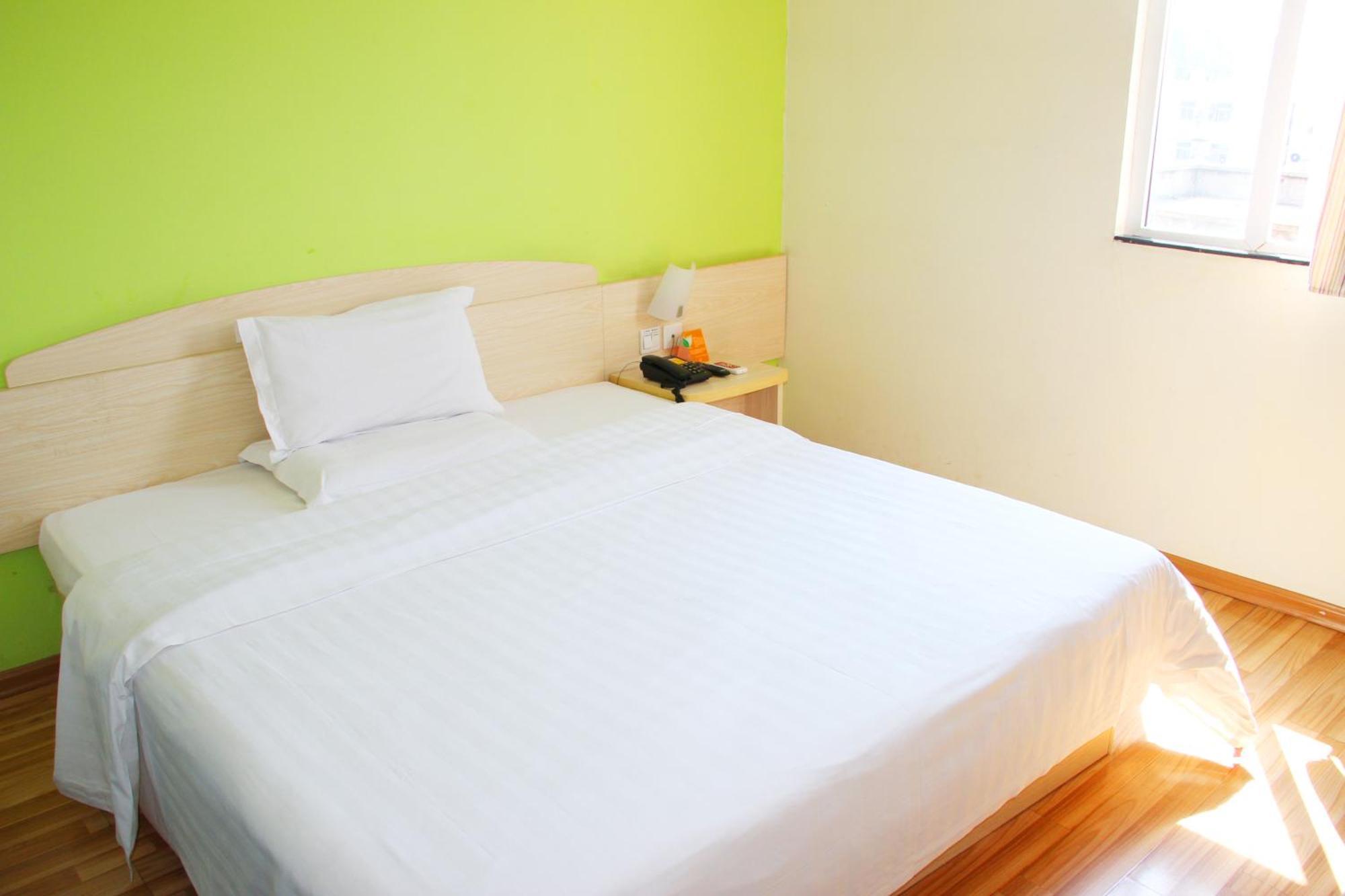 7Days Inn Guangzhou South Railway Station Huijiang Subway Station מראה חיצוני תמונה