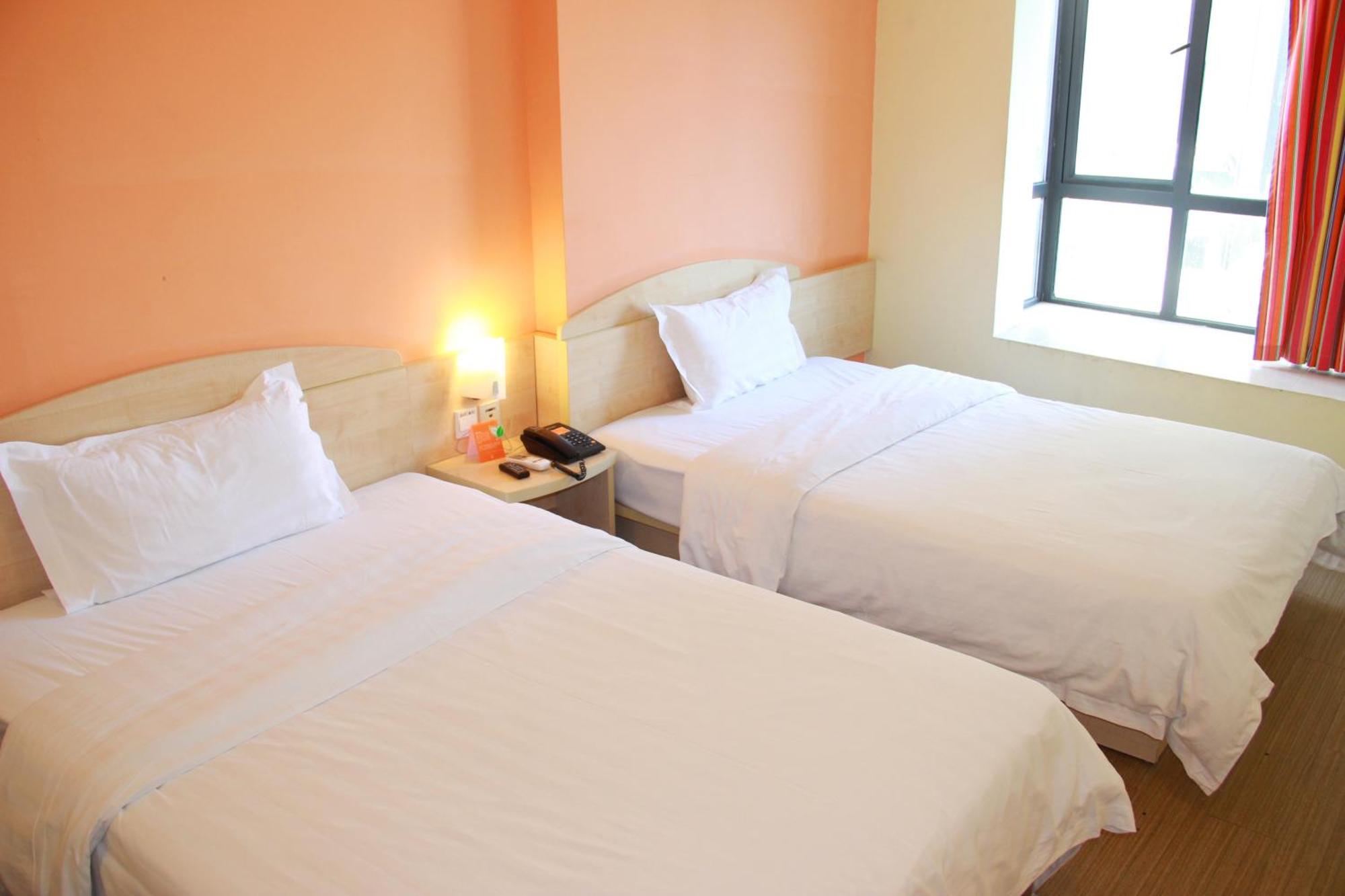 7Days Inn Guangzhou South Railway Station Huijiang Subway Station מראה חיצוני תמונה