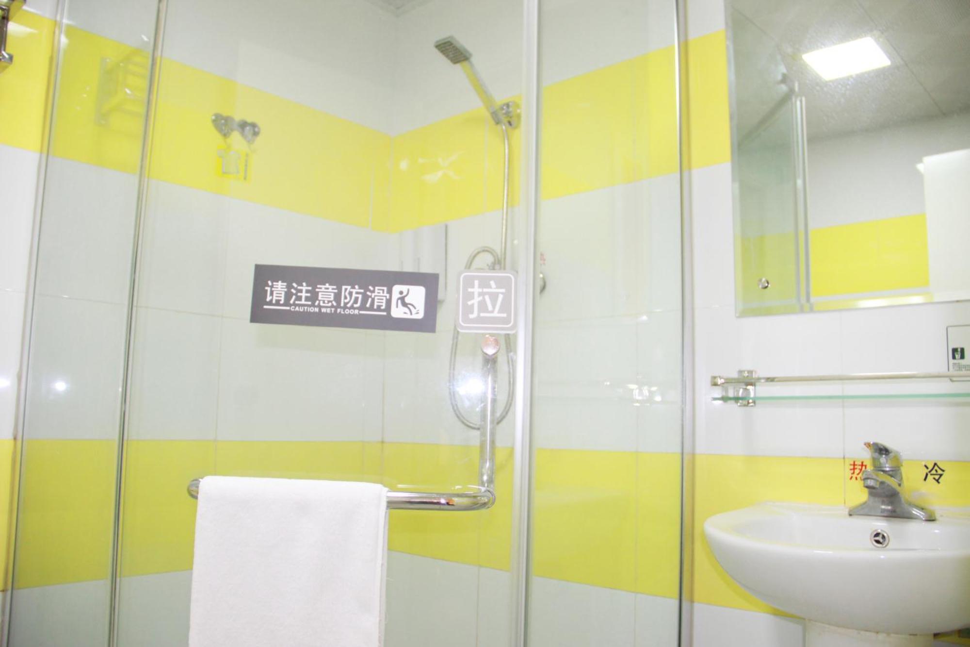 7Days Inn Guangzhou South Railway Station Huijiang Subway Station מראה חיצוני תמונה