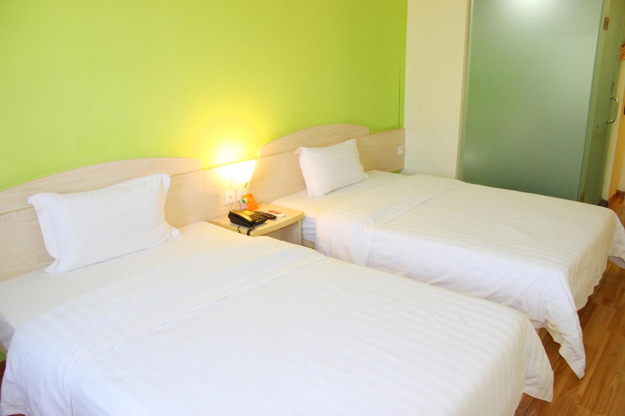 7Days Inn Guangzhou South Railway Station Huijiang Subway Station מראה חיצוני תמונה