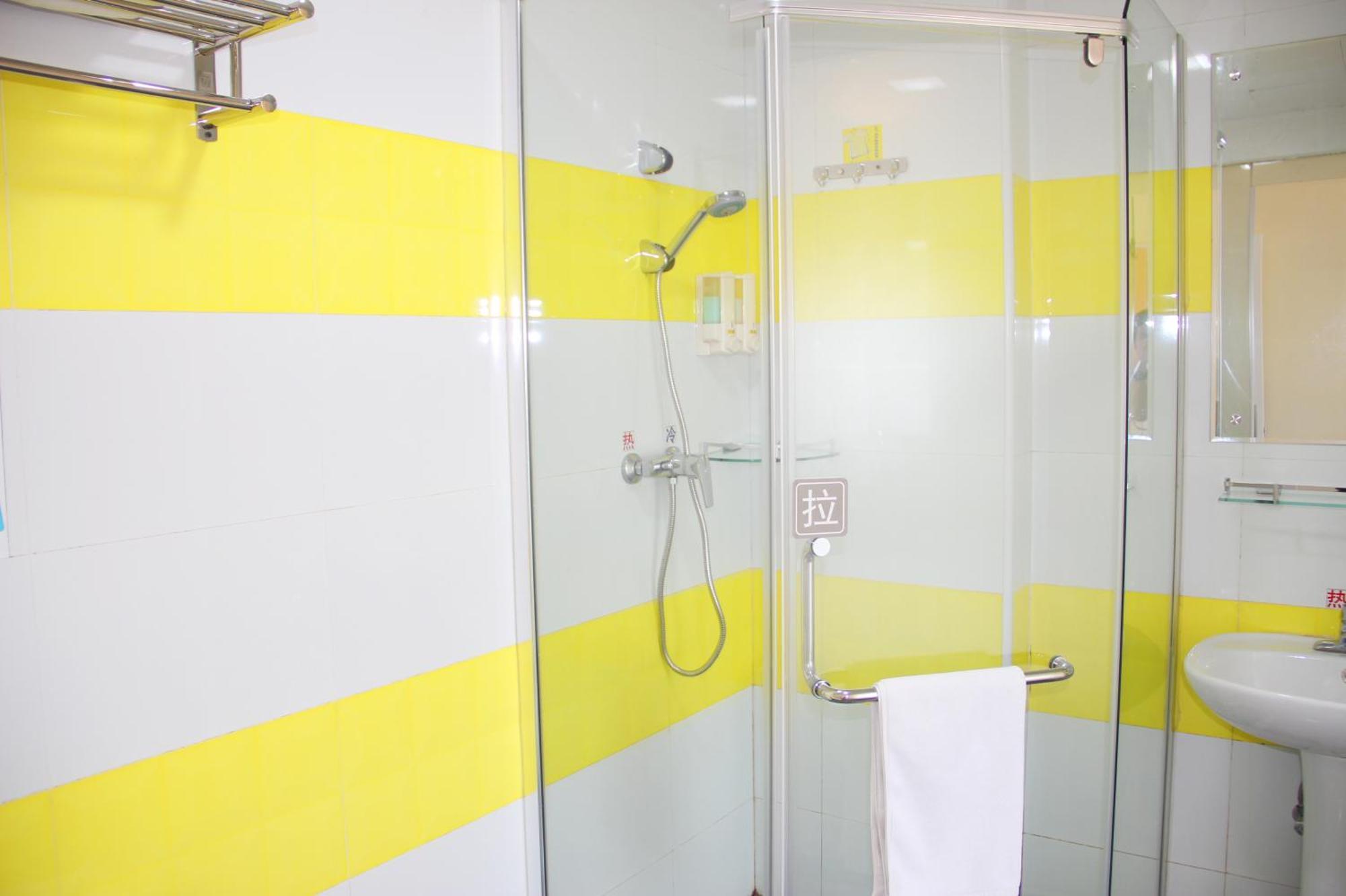 7Days Inn Guangzhou South Railway Station Huijiang Subway Station מראה חיצוני תמונה