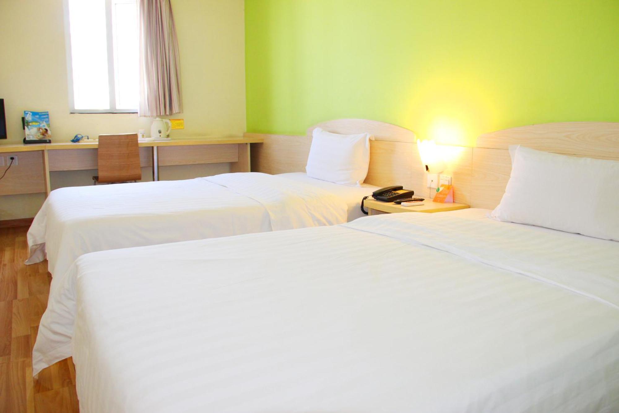 7Days Inn Guangzhou South Railway Station Huijiang Subway Station מראה חיצוני תמונה