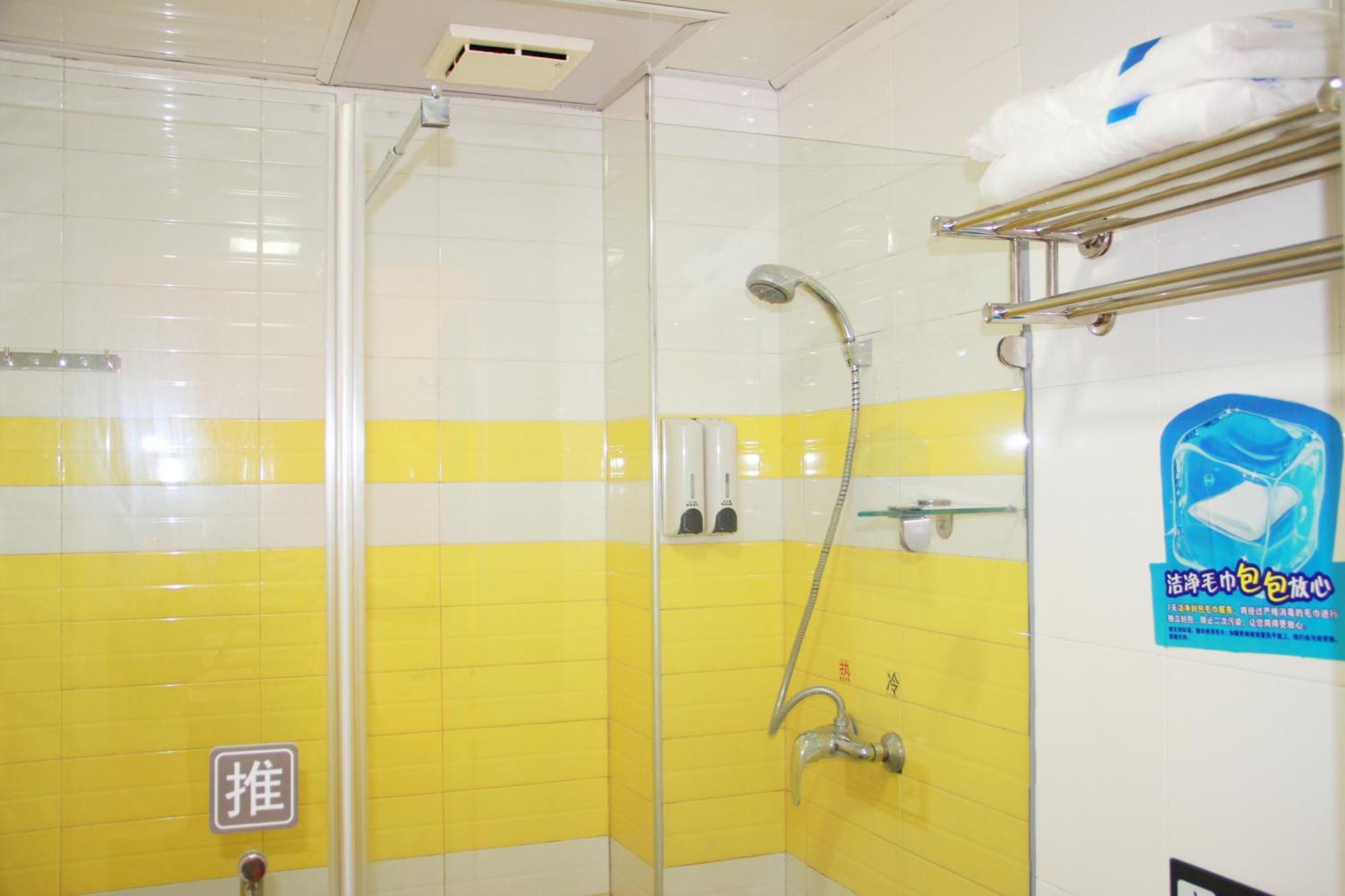 7Days Inn Guangzhou South Railway Station Huijiang Subway Station מראה חיצוני תמונה
