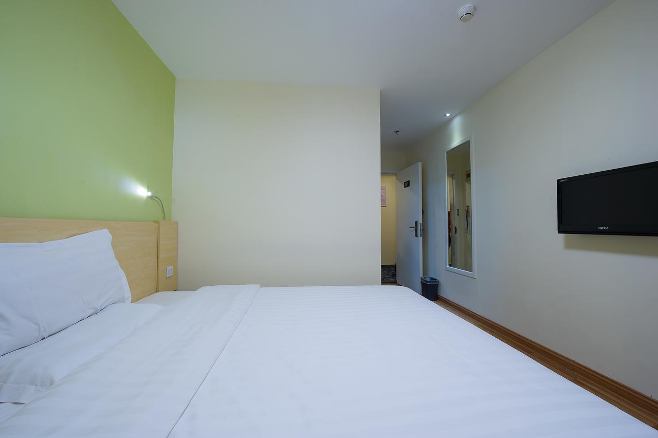 7Days Inn Guangzhou South Railway Station Huijiang Subway Station מראה חיצוני תמונה